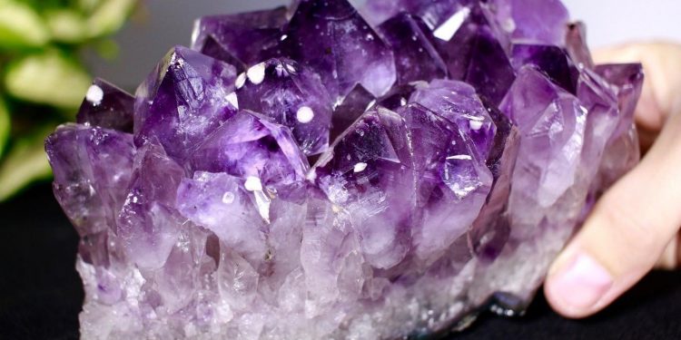 thach anh tim tu nhien 750x375 1